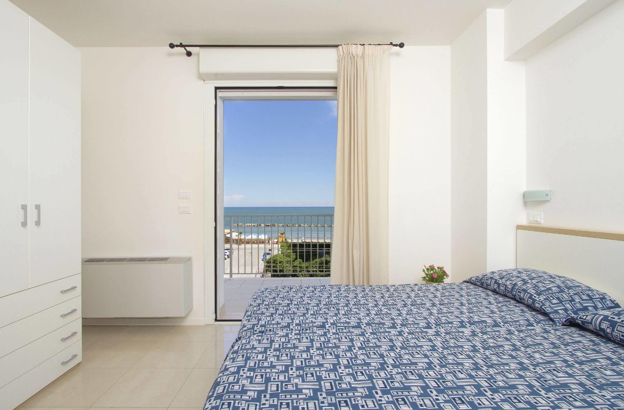 كوبرا ماريتيما Residence I Delfini المظهر الخارجي الصورة