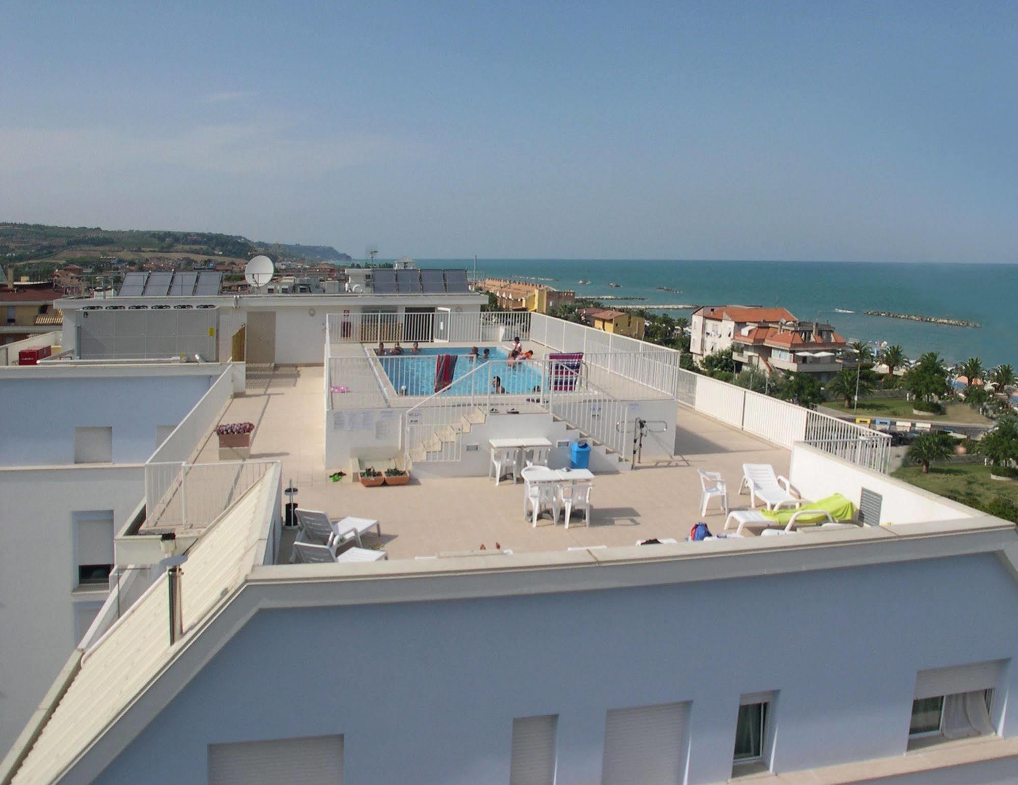 كوبرا ماريتيما Residence I Delfini المظهر الخارجي الصورة