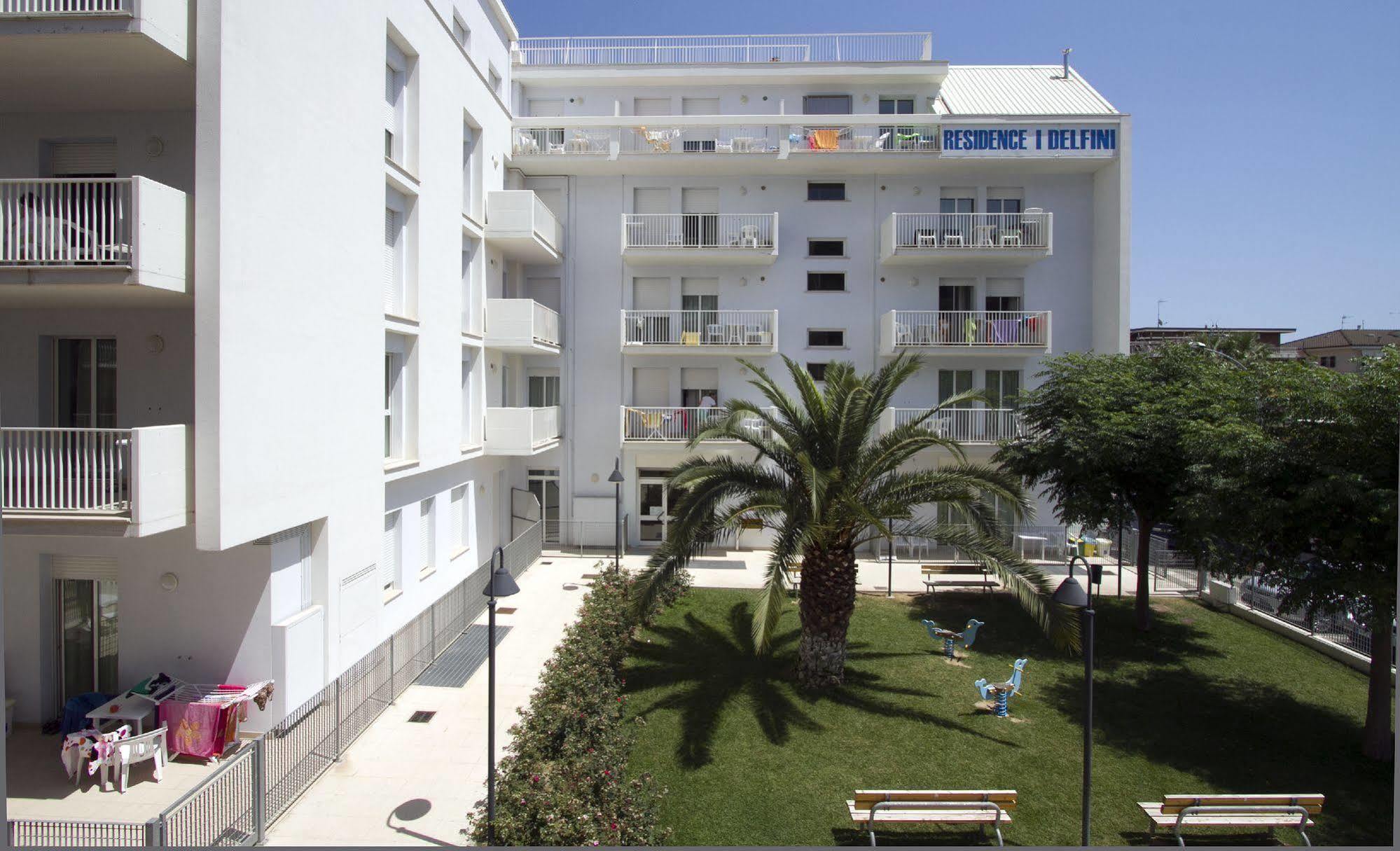 كوبرا ماريتيما Residence I Delfini المظهر الخارجي الصورة
