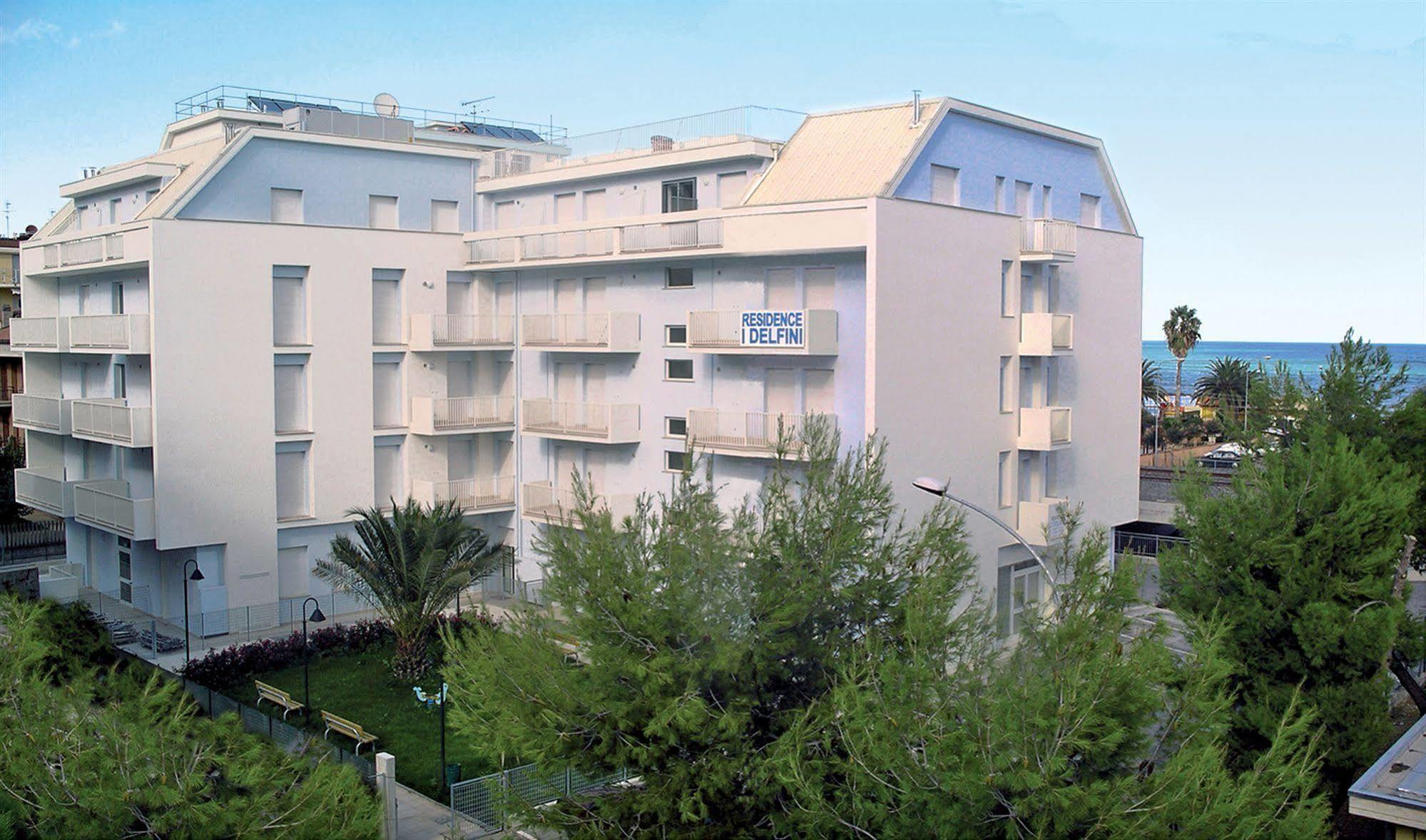 كوبرا ماريتيما Residence I Delfini المظهر الخارجي الصورة