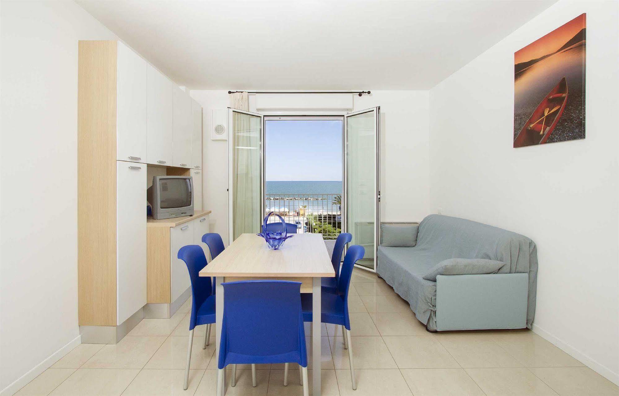كوبرا ماريتيما Residence I Delfini المظهر الخارجي الصورة